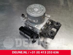 Używane Pompa ABS Renault Trafic (1FL/2FL/3FL/4FL) 2.0 dCi 16V 120 Cena € 181,50 Z VAT oferowane przez van Deijne Onderdelen Uden B.V.