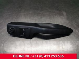 Used Electric window switch Renault Trafic (1FL/2FL/3FL/4FL) 2.0 dCi 16V 120 Price € 24,20 Inclusive VAT offered by van Deijne Onderdelen Uden B.V.