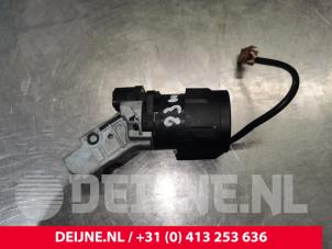 Used Ignition lock + key Opel Vivaro 2.0 CDTI 150 Price € 90,75 Inclusive VAT offered by van Deijne Onderdelen Uden B.V.