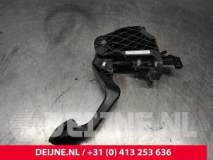 Used Clutch pedal Volkswagen Caddy IV 1.4 TSI 16V Price € 90,75 Inclusive VAT offered by van Deijne Onderdelen Uden B.V.