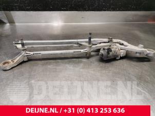 Używane Mechanizm wycieraczki Mercedes Vito (447.6) 2.2 116 CDI 16V Cena € 169,40 Z VAT oferowane przez van Deijne Onderdelen Uden B.V.