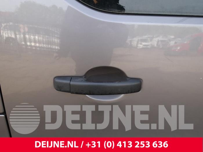 Schiebetürgriff links van een Opel Vivaro 1.6 CDTI BiTurbo 140 2016