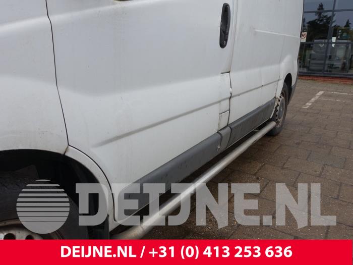 Używane Panel boczny Opel Vivaro 1.9 DTI 16V Cena € 90,75 Z VAT oferowane przez van Deijne Onderdelen Uden B.V.