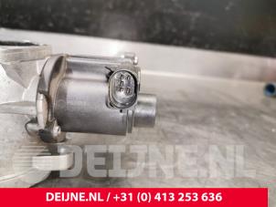 AGR Ventil van een Volkswagen Crafter 2.5 TDI 30/32/35/46/50 2011