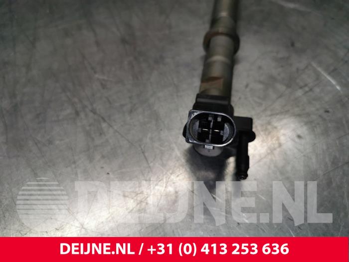 Injecteur (diesel) d'un Volkswagen Crafter 2.5 TDI 30/32/35/46/50 2011