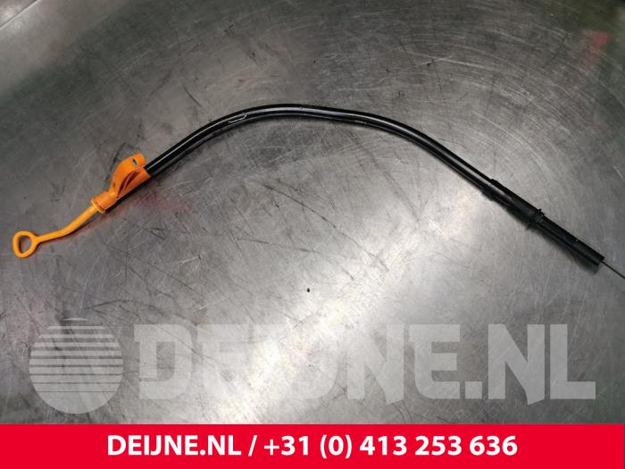 Gebrauchte Ölmessstab Volkswagen Crafter 2.5 TDI 30/32/35/46/50 Preis € 12,10 Mit Mehrwertsteuer angeboten von van Deijne Onderdelen Uden B.V.