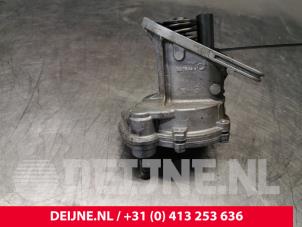 Used Vacuum pump (diesel) Volkswagen Crafter 2.5 TDI 30/32/35/46/50 Price € 90,75 Inclusive VAT offered by van Deijne Onderdelen Uden B.V.