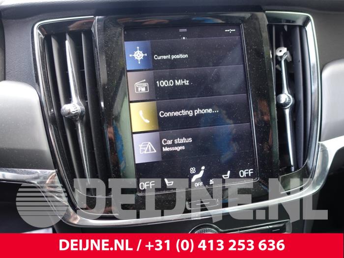 Controlador de pantalla multimedia de un Volvo S90 II 2.0 D3 16V 2018