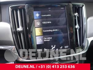 Usados Controlador de pantalla multimedia Volvo S90 II 2.0 D3 16V Precio de solicitud ofrecido por van Deijne Onderdelen Uden B.V.