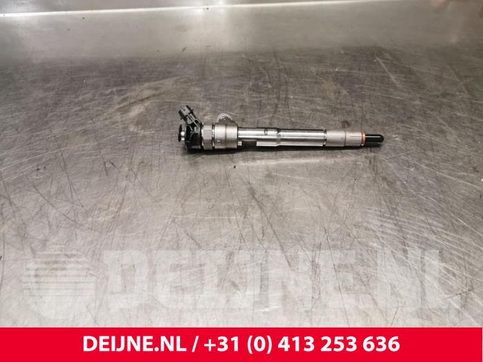 Injector (diesel) from a Renault Trafic (1FL/2FL/3FL/4FL) 2.0 dCi 16V 130 2023