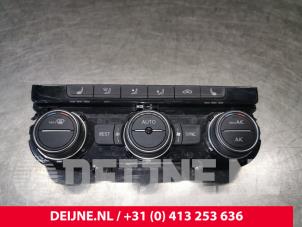 Usagé Panneau de commandes chauffage Volkswagen Crafter (SY) 2.0 TDI Prix € 242,00 Prix TTC proposé par van Deijne Onderdelen Uden B.V.