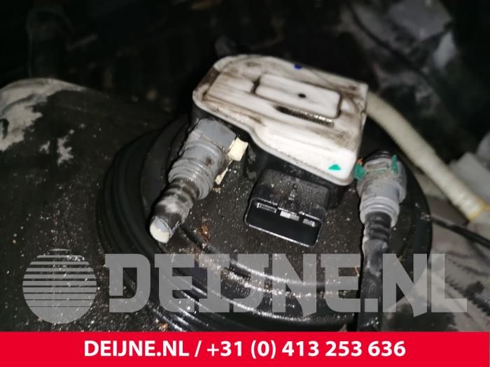 Pompe carburant électrique d'un Citroën Berlingo 1.6 BlueHDI 75 2016