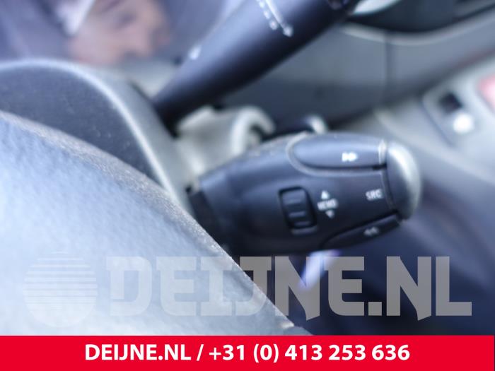 Commutateur combi colonne de direction d'un Citroën Berlingo 1.6 BlueHDI 75 2016