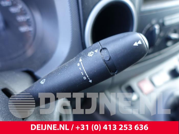 Commutateur combi colonne de direction d'un Citroën Berlingo 1.6 BlueHDI 75 2016