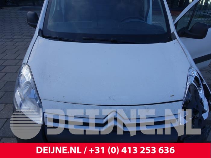 Capot d'un Citroën Berlingo 1.6 BlueHDI 75 2016