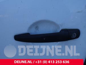 Usados Manija de puerta de 2 puertas izquierda Citroen Berlingo 1.6 BlueHDI 75 Precio de solicitud ofrecido por van Deijne Onderdelen Uden B.V.