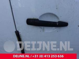 Usados Manija de puerta de 2 puertas derecha Citroen Berlingo 1.6 BlueHDI 75 Precio de solicitud ofrecido por van Deijne Onderdelen Uden B.V.