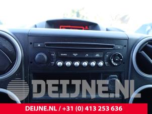 Usados Radio Citroen Berlingo 1.6 BlueHDI 75 Precio de solicitud ofrecido por van Deijne Onderdelen Uden B.V.