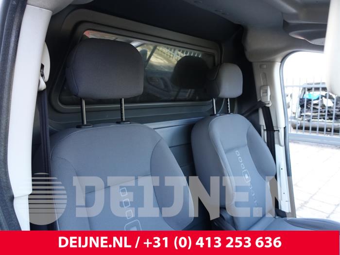 Siège gauche d'un Citroën Berlingo 1.6 BlueHDI 75 2016