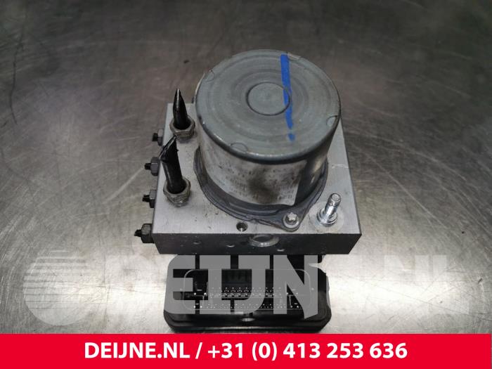 Usagé Bloc ABS Renault Master III (FV) 2.3 dCi 125 16V FWD Prix € 242,00 Prix TTC proposé par van Deijne Onderdelen Uden B.V.