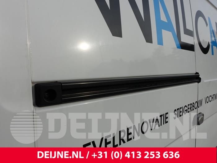 Riel de puerta corredera derecha de un Renault Master IV (FV) 2.3 dCi 125 16V FWD 2018