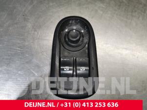 Używane Przelacznik elektrycznej szyby Renault Master IV (FV) 2.3 dCi 125 16V FWD Cena € 30,25 Z VAT oferowane przez van Deijne Onderdelen Uden B.V.