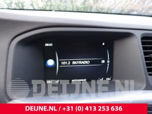 Używane Wyswietlacz wewnetrzny Volvo V60 I (FW/GW) 1.6 DRIVe Cena na żądanie oferowane przez van Deijne Onderdelen Uden B.V.