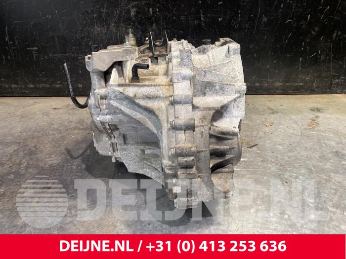 Gearbox from a Volvo XC60 I (DZ) 2.0 T5 16V 2013