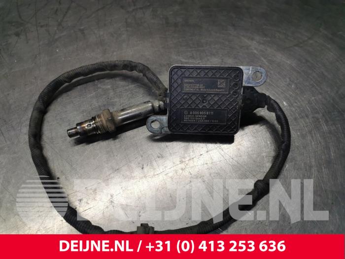 Nox sensor from a Mercedes-Benz Vito (447.6) 1.7 110 CDI 16V 2020