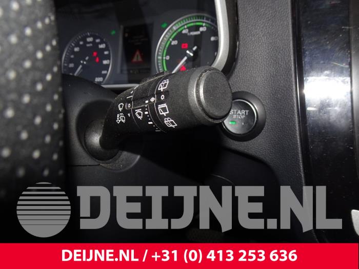 Używane Przelacznik Start/Stop MG ZS EV Long Range 70 kWh Cena € 18,15 Z VAT oferowane przez van Deijne Onderdelen Uden B.V.