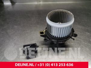 Usados Motor de ventilador de calefactor Opel Combo Cargo 1.6 CDTI 75 Precio € 72,60 IVA incluido ofrecido por van Deijne Onderdelen Uden B.V.