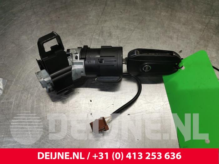 Used Ignition lock + computer Opel Combo Cargo 1.6 CDTI 75 Price € 60,50 Inclusive VAT offered by van Deijne Onderdelen Uden B.V.