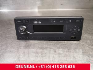 Usados Panel de control de radio Opel Combo Cargo 1.6 CDTI 75 Precio € 181,50 IVA incluido ofrecido por van Deijne Onderdelen Uden B.V.
