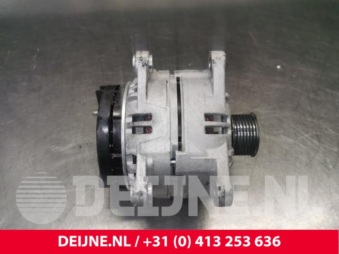 Dynamo from a Renault Master III (ED/HD/UD) 2.5 dCi 150 FAP 2009