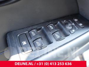 Używane Przelacznik elektrycznej szyby Volvo V70 (BW) 2.0 16V Cena na żądanie oferowane przez van Deijne Onderdelen Uden B.V.