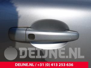Usados Manija de puerta de 4 puertas derecha delante Volvo V70 (BW) 2.0 16V Precio de solicitud ofrecido por van Deijne Onderdelen Uden B.V.