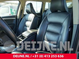 Used Front seatbelt, left Volvo V70 (BW) 2.0 16V Price on request offered by van Deijne Onderdelen Uden B.V.
