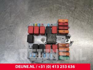 Usados Caja de fusibles Peugeot Boxer (U9) 2.0 BlueHDi 160 Precio € 90,75 IVA incluido ofrecido por van Deijne Onderdelen Uden B.V.