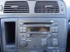 Radio van een Volvo V70 (SW), 1999 / 2008 2.4 20V 140, Kombi/o, Benzin, 2.435cc, 103kW (140pk), FWD, B5244S2, 2000-03 / 2004-03, SW65 2002