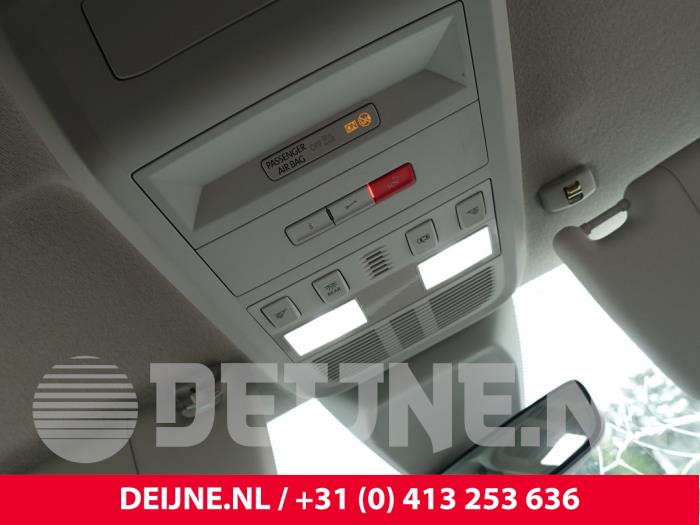 Eclairage de plafonnier d'un Volkswagen Transporter T6 2.0 TDI 150 2022