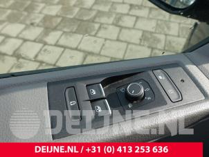 Usagé Commutateur vitre électrique Volkswagen Transporter T6 2.0 TDI 150 Prix sur demande proposé par van Deijne Onderdelen Uden B.V.