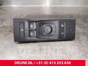 Usados Interruptor de ventanilla eléctrica Volkswagen Transporter T6 2.0 TDI 150 Precio € 30,25 IVA incluido ofrecido por van Deijne Onderdelen Uden B.V.