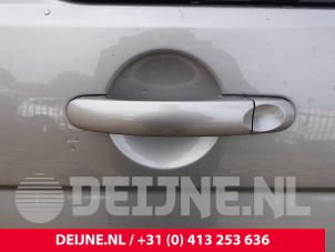 Gebrauchte Schiebetürgriff links Volkswagen Transporter T6 2.0 TDI 150 Preis auf Anfrage angeboten von van Deijne Onderdelen Uden B.V.
