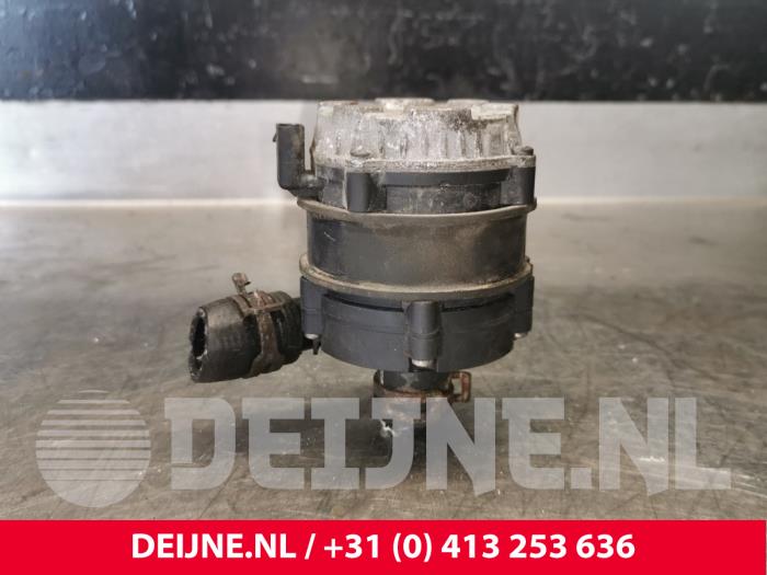 Usagé Pompe à eau Renault Master III (FV) 2.3 dCi 125 16V FWD Prix € 48,40 Prix TTC proposé par van Deijne Onderdelen Uden B.V.