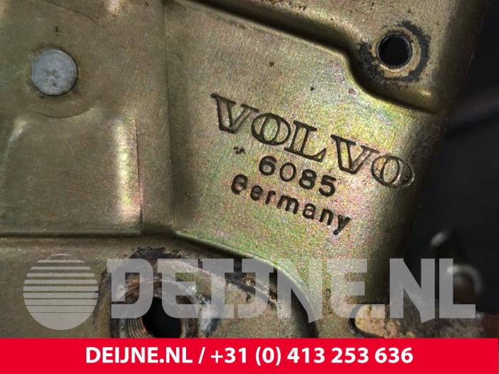 Central locking motor from a Volvo 940 I Estate 2.3i 1993