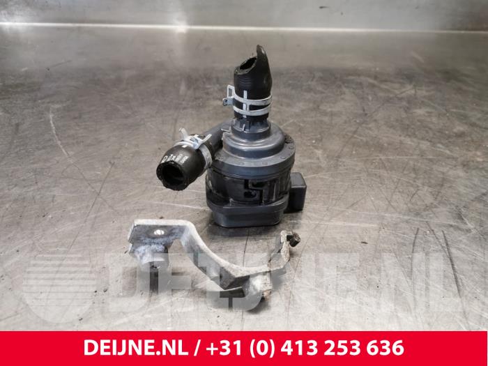 Begagnade Vattenpump Volvo V60 II (ZW) 2.0 B3 16V Mild Hybrid Pris € 100,00 Marginaltabell erbjuds av van Deijne Onderdelen Uden B.V.
