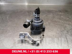 Usagé Pompe à eau Volvo V60 II (ZW) 2.0 B3 16V Mild Hybrid Prix € 100,00 Règlement à la marge proposé par van Deijne Onderdelen Uden B.V.