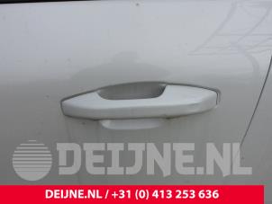 Używane Uchwyt drzwi lewych przednich wersja 4-drzwiowa Volvo XC40 (XZ) 1.5 T3 Plug-in Hybrid 12V Cena na żądanie oferowane przez van Deijne Onderdelen Uden B.V.