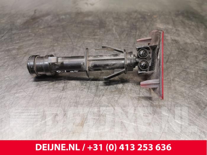 Używane Spryskiwacz reflektorów Volkswagen Crafter (SY) 2.0 TDI FWD Cena € 42,35 Z VAT oferowane przez van Deijne Onderdelen Uden B.V.