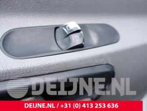 Used Electric window switch Volkswagen Crafter 2.5 TDI 30/32/35/46/50 Price € 24,20 Inclusive VAT offered by van Deijne Onderdelen Uden B.V.